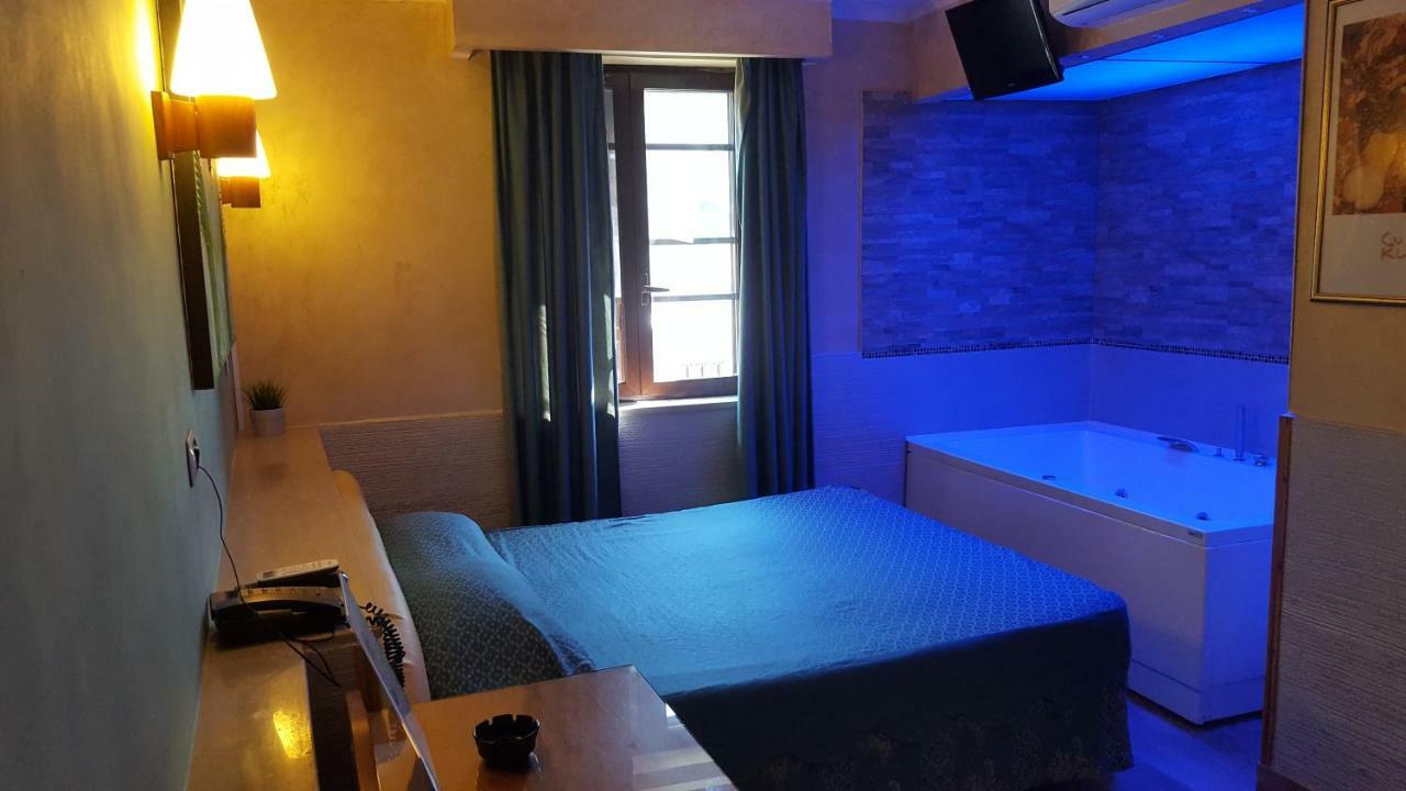 נאפולי Hotel Kursaal מראה חיצוני תמונה